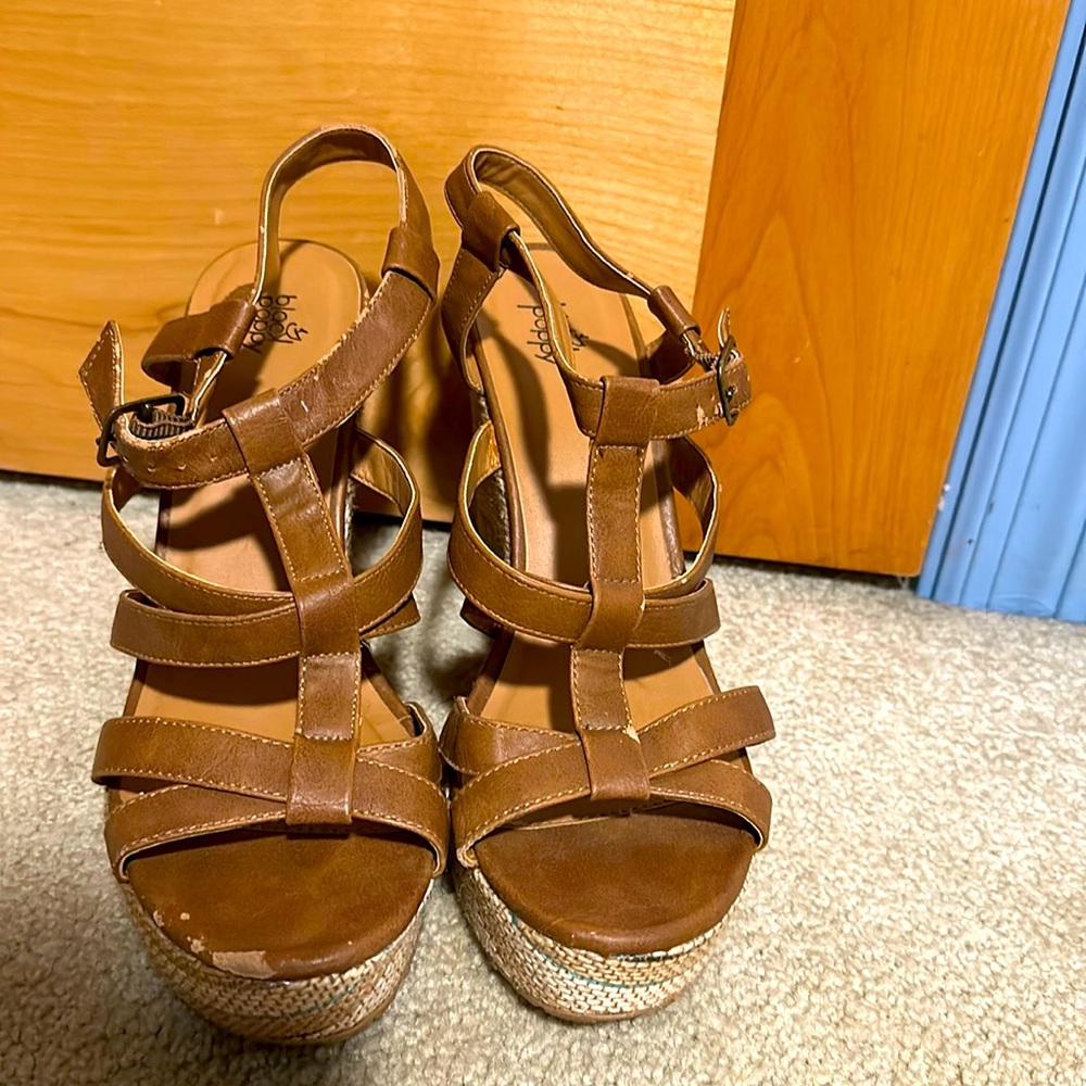 Black poppy platform sandal